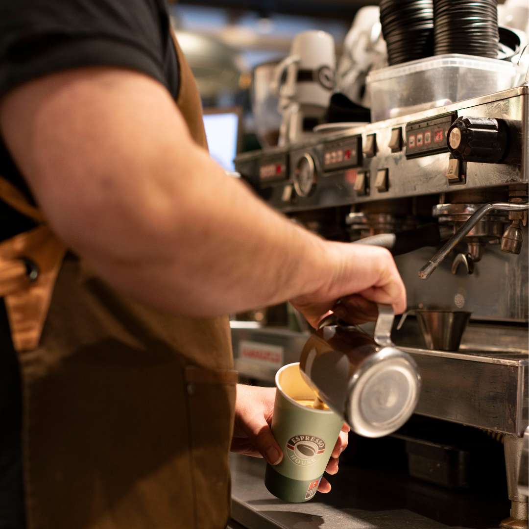 Cafe latte laves hos Espresso House i Amager Centret 